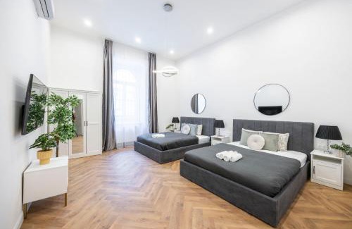 Terezvaros Apartment | Charming E24 Grand Residence Next to the Andrássy Fashion St