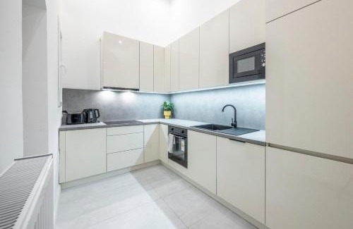 Terezvaros Apartment | Charming E24 Grand Residence Next to the Andrássy Fashion St