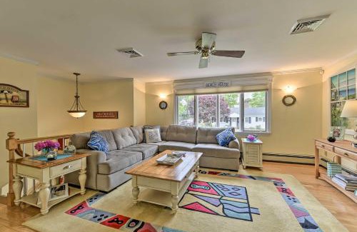 East Falmouth House | Charming East Falmouth Home Walk to Private Beach