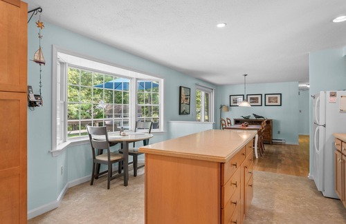 Eastham House | Charming Eastham Retreat Walk to Beaches & Trails, Linens Provided