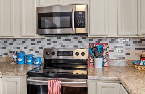 Tucson House | Charming Eastside Home w/ Heated Pool & Mountain Views