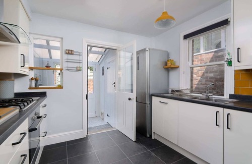 Exeter House | Charming Edwardian Terrace nr Exeter City Centre