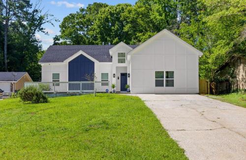 Church Street House | Charming Escape with Hot Tub & Fire Pit Winter Haven!