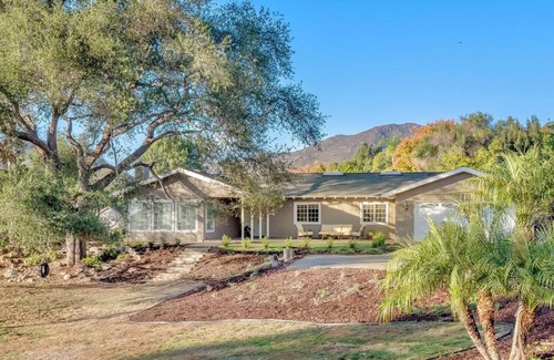 Vista House | Charming Estate near BEACHES, ZOO, LEGOLAND, WEDDING VENUES, WINERIES…