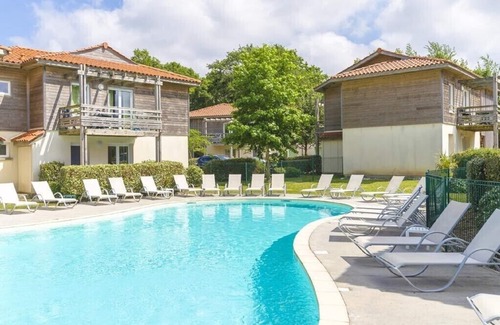 Aureilhan Apartment | Charming family apartment for 4 people with swimming pool on Lake Aureilhan