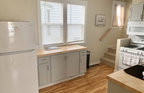 Hamilton House | Charming Family Retreat - 15 min to Nauvoo & Carthage