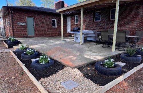Decatur House | Charming Family Retreat Near Parks Fire Pit & Games