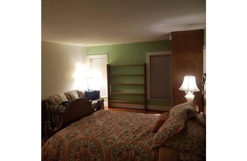 Parish Other | Charming farmhouse sleeps 11 just 4 miles from Salmon River!