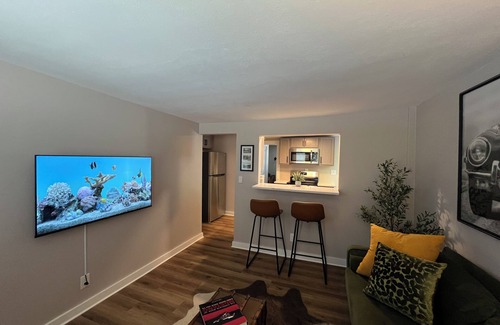 Unionville Apartment | Charming First Floor 1-Bedroom - Steps Unionville Center Shops