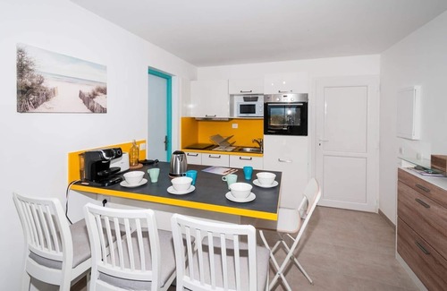 Lacanau-Ocean Apartment | Charming flat for 4 people on the ground floor, small view of the sea.