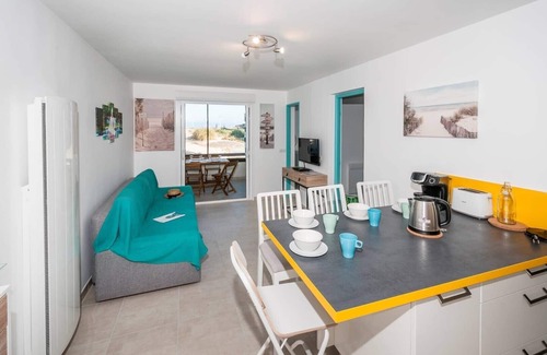 Lacanau-Ocean Apartment | Charming flat for 4 people on the ground floor, small view of the sea.