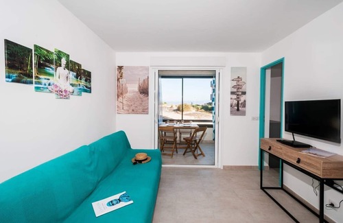 Lacanau-Ocean Apartment | Charming flat for 4 people on the ground floor, small view of the sea.