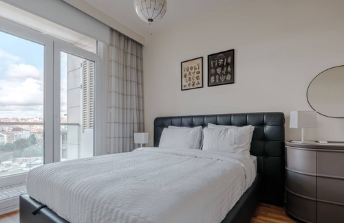 Beyoglu Apartment | Charming Flat w Balcony 12 min to Pera Museum