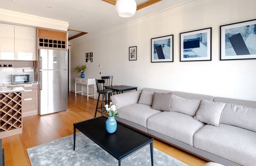 Beyoglu Apartment | Charming Flat w Balcony 12 min to Pera Museum