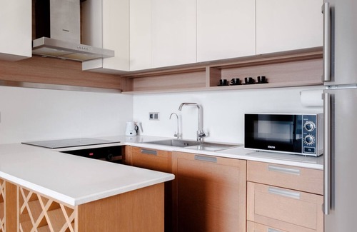 Beyoglu Apartment | Charming Flat w Balcony 12 min to Pera Museum