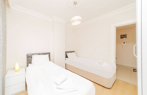 Konyaalti Apartment | Charming Flat w Balcony 5 min to Beach in Antalya