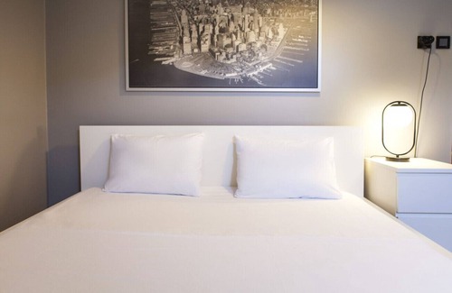Yenikoy Mahallesi Apartment | Charming Flat with a Lovely Terrace in Yenikoy