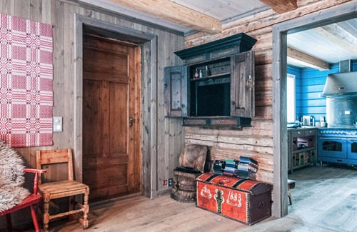 Grondalen House | Charming former homestead on large property.