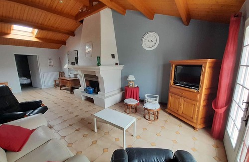 Saint-Hilaire-de-Riez House | Charming 2-Bedroom Villa Near Coast, Quiet Area, Private Garden, Close to Beach & Shops