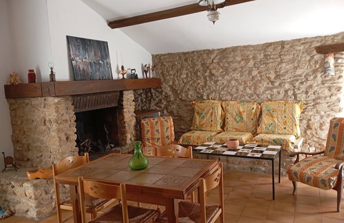 Menerbes Apartment | Charming Gîte de Champs de Lavandins, view of Mont Ventoux and Luberon