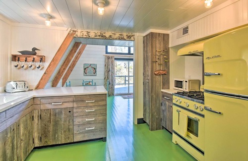 Gainesville Cabin | Charming Gainesville Cabin w/Private Dock!