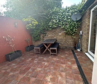 Parsons Green and Walham Apartment | Charming Garden Apartment