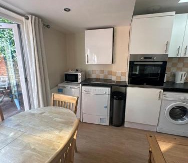 Parsons Green and Walham Apartment | Charming Garden Apartment