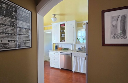Napa Cottage | Charming Getaway – Cozy Pet-Friendly Cottage