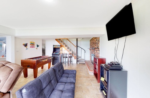 Aspen Hill House | Charming getaway with a fireplace, large deck, paddle boards & porch swing