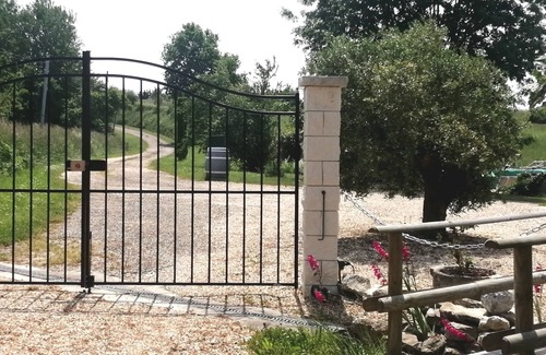 Saint-Sernin Cottage | Charming gîte for 6 people in a relaxing setting, with heated swimming pool and pond