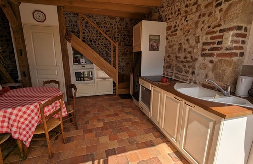 Bonnee Cottage | Charming Gîte with Terrace Near Loire, 4 Guests, BBQ, Private Parking