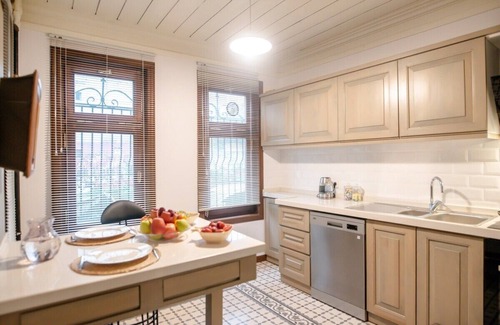 Istanbul City Center House | Charming Greco-Ottoman Mansion with Modern Comforts in Historic Balat
