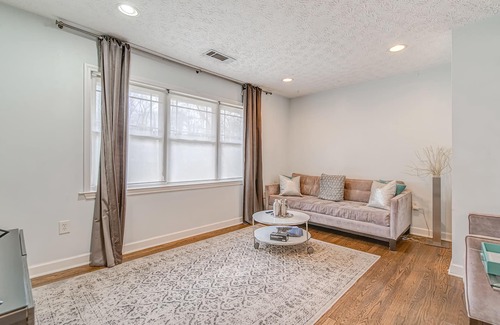 Jefferson Park House | Charming green cottage with an enclosed yard, & access to courts - near downtown