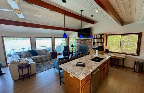 Hayden View Estates House | Charming Hayden Lakefront near Honeysuckle Beach and minutes to town