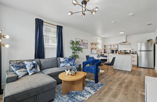 West Dallas House | Charming Historic 3B Heart of Dallas - Sleeps 12
