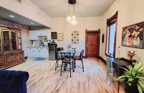 Ogden Apartment | Charming historical apartment in the heart of down town art district of Ogden