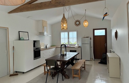 Le Chateau-d'Oleron House | Charming house with garden and beach access