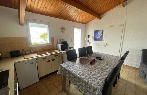 Chateau-d'Olonne House | Charming House with Enclosed Garden, Terrace, Near Beach
