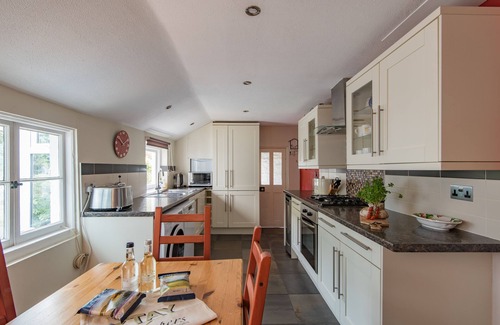 Deal House | Charming holiday cottage in the centre of Deal, sleeping 6 guests, 2 bathrooms seconds from the sea