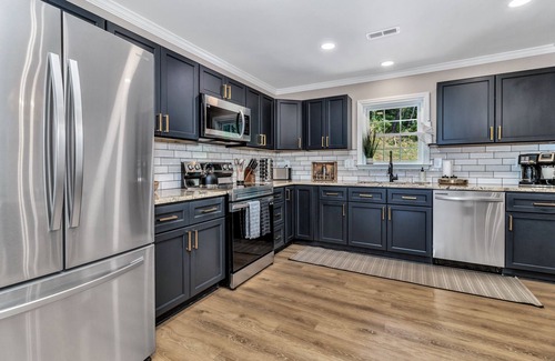 Waynesville House | Charming Home - 3BR with a Large Outdoor Deck