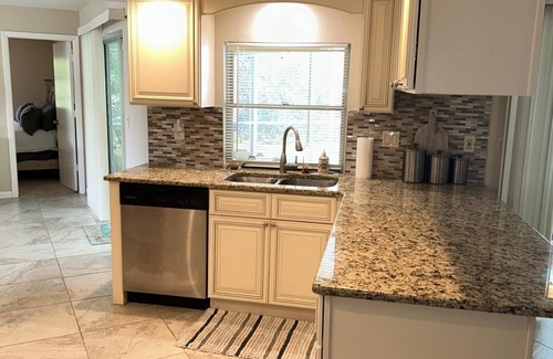 Port Charlotte House | CHARMING HOME-CANAL FRONT-BOAT SLIP-SPACIOUS HEATED POOL/LANAI-NEAR BEACH/SHOPS!