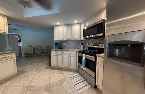 Port Charlotte House | CHARMING HOME-CANAL FRONT-BOAT SLIP-SPACIOUS HEATED POOL/LANAI-NEAR BEACH/SHOPS!
