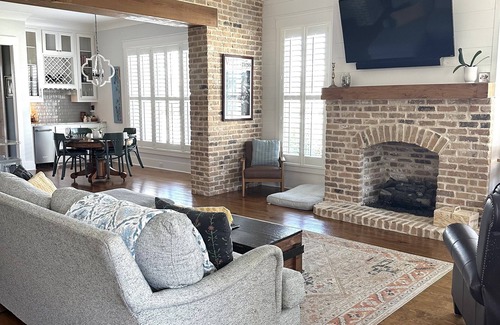 Taylor House | Charming home in Plein Air - Taylor, MS - Open Arkansas Weekend! Pet friendly