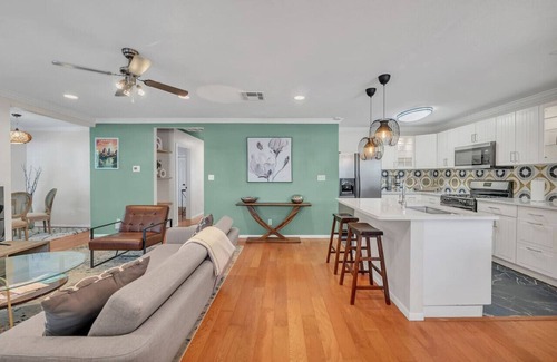 Galindo House | Charming Home in the Heart of Downtown Austin!