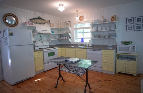 Kennebunkport House | Charming home in Kennebunkport - 10 minutes walk to Dock Square