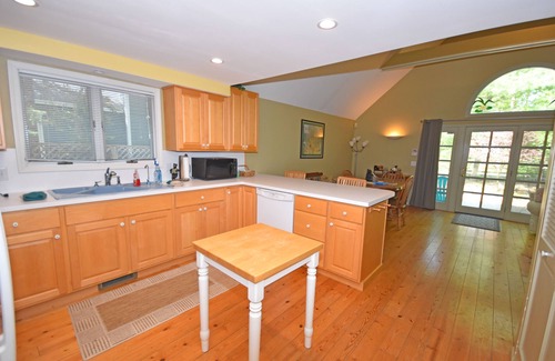 Glen Arbor House | Charming home near the lake with a fireplace, central AC, washer/dryer & grill