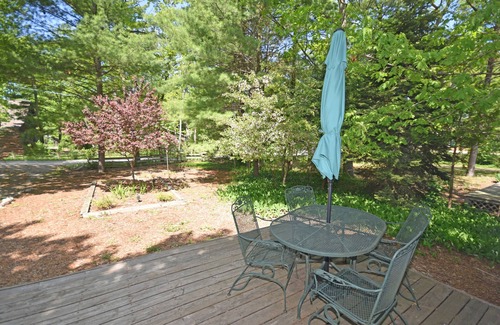 Glen Arbor House | Charming home near the lake with a fireplace, central AC, washer/dryer & grill