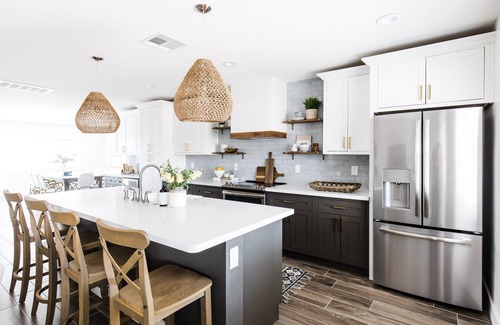 South Scottsdale House | Charming Home - Sleeps 14 + Heated Pool + BBQ + 5-7 minutes to Old Town