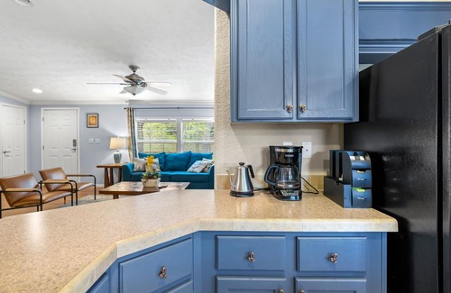 Dripping Springs House | Charming Home - 8 acres Ranch - Venues & Breweries
