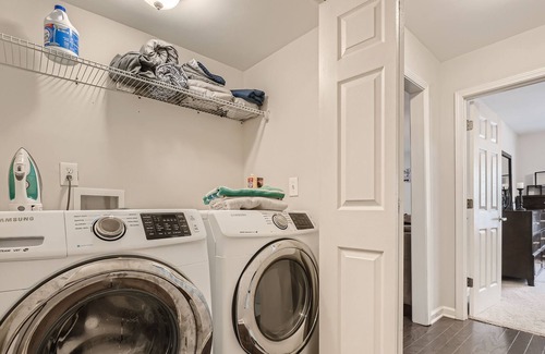 Pittsburgh House | Charming Home w/ Fire Pit - 5 Min to Downtown ATL